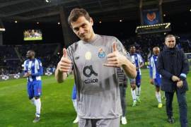 Iker Casillas propone que ex jugadores apoyen al VAR