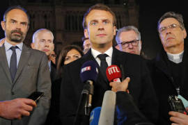 Macron lanza campaña por Notre Dame; ‘La reconstruiremos entre todos juntos’