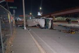 El vehículo en el que viajaban los músicos volcó tras la colisión con una camioneta en la avenida Cuauhtémoc.