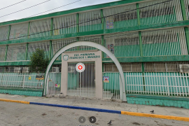 El incidente ocurrió en Plaza Juárez; frente a la primaria, un peatón resultó lesionado y el área fue acordonada.