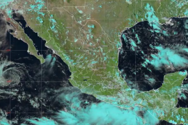 El Servicio Meteorológico Nacional (SMN), de la Comisión Nacional del Agua (Conagua), alertó a la ciudadanía sobre dos sistemas que actualmente se desarrollan en el Océano Pacífico y el Atlántico: se trata de la tormenta tropical ‘Narda’ y el huracán ‘Gabrielle’, respectivamente.