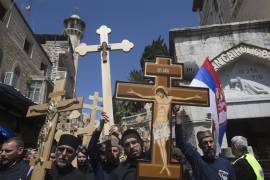 Miles de cristianos siguen los pasos de Jesús por el Via Crucis en Jerusalén