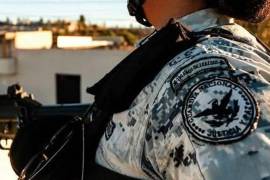 Elementos de la Guardia Nacional preparan actividades recreativas para los asistentes.