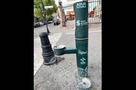 Fuente ubicada en la intersección de Hidalgo y Benito Juárez, sin suministro de agua.