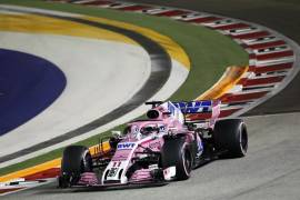 'Checo' Pérez choca dos veces el GP de Singapur y termina en el lugar 16