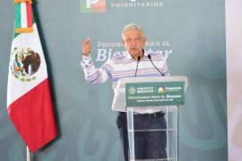 El presidente López Obrador insistió en que antes los funcionarios robaban igual que el crimen organizado