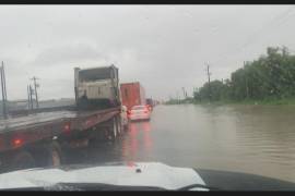 Cierran autopista Monterrey-Nuevo Laredo por daños de 'Fernand'