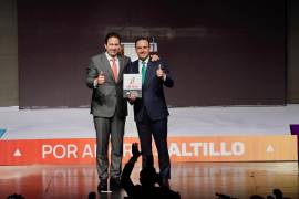 Javier Díaz fue acompañado por el gobernador Manolo Jiménez en su toma de protesta ciudadana en el teatro Fernando Soler.