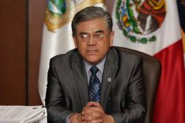 El rector de la máxima casa de estudios de Coahuila, Salvador Hernández Vélez, entre los evaluados en la medición de CE Research.