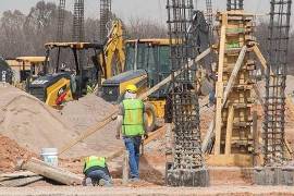 El desabasto de materiales podría retrasar obras y aumentar costos en el norte del país si persisten los cierres de pedreras en Nuevo León.