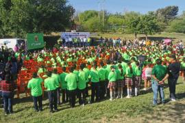 Estudiantes de distintas escuelas de Acuña participaron en la toma de protesta del programa ambiental “Escuela Verde 2026”.