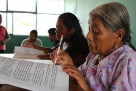 El instituto también atiende el rezago educativo, con 80 mil adultos que no concluyeron la primaria y 350 mil que no terminaron la secundaria, implementando convenios con universidades, municipios y cámaras empresariales para brindar asesorías personalizadas.