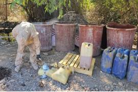 Ejército y Guardia Nacional aseguraron sustancias para metanfetamina valuadas en 54 millones en Culiacán.