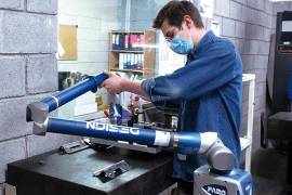 La ligera apreciación del peso frente al dólar estadounidense no es del todo positivo, pues una gran parte de la manufactura nacional es para exportación, y este nivel impacta en las ganancias de esta industria. FOTO: