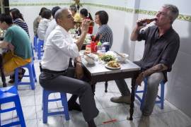 Recuerda Barack Obama lo que Anthony Bourdain le enseñó