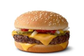 El jefe de la cadena de hamburguesas en el Reino Unido ha informado a los clientes que también subirá los precios de otros productos