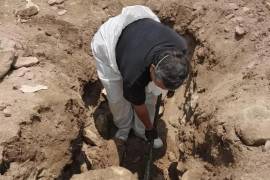 La presencia de ropa junto a los restos permitirá a las autoridades realizar un examen más detallado sobre la posible identidad de la persona.