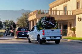 El cortejo fúnebre de Miguel Ángel Martínez partió de las capillas Renacimiento hacia la Secretaría de Seguridad Pública.