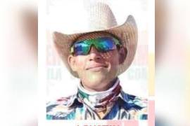 Ficha de búsqueda emitida por la Fiscalía de Personas Desaparecidas, en la que se solicita el apoyo ciudadano para dar con el paradero de Agustín Abraham Martínez Alvarado.