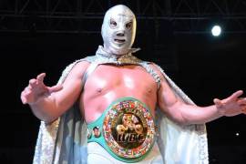El Hijo del Santo, legendario luchador mexicano, anunció su retiro tras una carrera de 42 años.