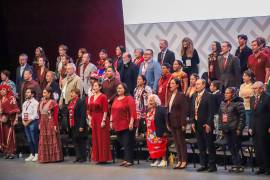 La Comisión señaló que las y los funcionarios estatales, federales y municipales deberán presentar su renuncia para incorporarse al proceso.