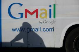 Un aviso publicitario para Gmail de Google, en un autobús, en Lagos, Nigeria, el 17 de septiembre de 2012. )