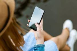 La experiencia cotidiana de millones de usuarios muestra que la transición hacia una economía digital enfrenta un obstáculo central.