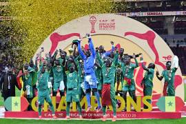 Senegal celebra el gol del título ante Marruecos en Rabat, en una final de la Copa Africana de Naciones definida en tiempo extra y rodeada de polémica arbitral.