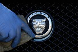 Jaguar Land Rover ha sido una filial propiedad de Tata Motors desde 2008, cuando esta última compañía se la compró a Ford.[