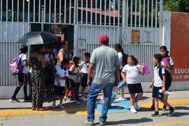 La escuela primaria Lázaro Cárdenas del Río cerró sus puertas debido a la falta de agua y electricidad.