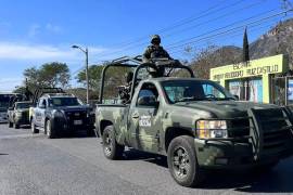 Elementos del Ejército patrullan colonias del municipio de Santa Catarina tras una ola de ejecuciones en ese municipio