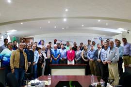 La directora de Tránsito y Vialidad, Martha Alicia Faz Dávila, durante la reunión con representantes de CANACO Torreón.