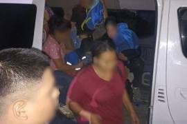 Los migrantes viajaban en tres unidades por un camino de Cadereyta, Nuevo León cuando fueron detectados por los uniformados
