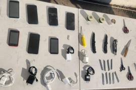 Los objetos decomisados fueron puestos a disposición de las instancias correspondientes para su análisis.