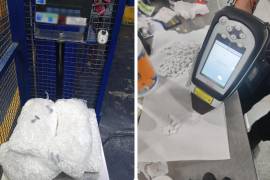 Los recipientes contenían un total de 8 mil 659 tabletas blancas con la inscripción “M367”.