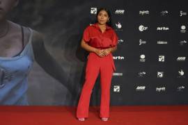 La actriz mexicana Yalitza Aparicio posa en la alfombra roja de la película “Noche de Fuego” en la Ciudad de México el 14 de septiembre de 2021. AP/Fernando Llano