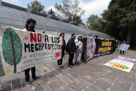 Cadena humana en defensa del orquideario de Chapultepec