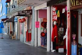 El sistema replica pólizas de seguro con contratos, moras y sanciones, pero detrás hay amenazas y control criminal.