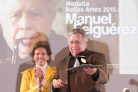 Manuel Felguérez recibe Medalla Bellas Artes