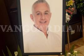 Familiares, amigos y funcionarios públicos acudieron a la misa celebrada en memoria del alcalde de Torreón, Román Alberto Cepeda González, fallecido el pasado viernes.
