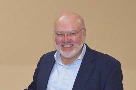 El economista Alejandro Dávila Flores advirtió sobre los riesgos financieros del plan eléctrico federal.