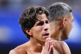 Videos de la Final del Mundial 2026 muestran que Giuliano Simeone perdió la marca de Ferran Torres mientras acomodaba su calceta.