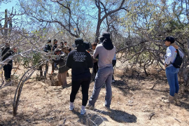 El llamado se da tras hallazgos recientes de fosas y osamentas en marzo, mientras autoridades despliegan seguridad por la alta afluencia en carreteras y zonas recreativas.