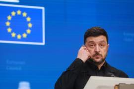 El presidente ucraniano, Volodímir Zelenski, ofrece una rueda de prensa durante la cumbre del Consejo de la UE en Bruselas, Bélgica.