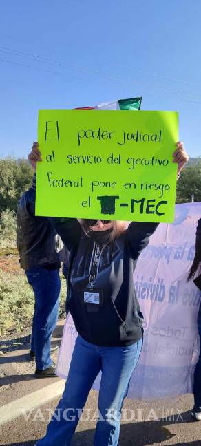 $!Pancarta que expresaban el descontento de los trabajadores del Poder Judicial.