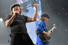 Vocalista de AC/DC deja gira ante riesgo de perder audición