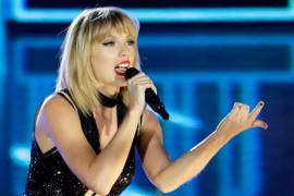 Taylor Swift canta &quot;This is what you came for&quot; y entra en controversia con Calvin Harris