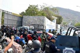 Vinculan a proceso a 20 policías municipales de Zihuatanejo, Guerrero