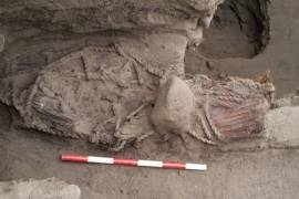 Descubren momia de mujer con 4.500 años de antigüedad en Perú