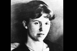 Poeta Sylvia Plath habría sido golpeada antes de abortar